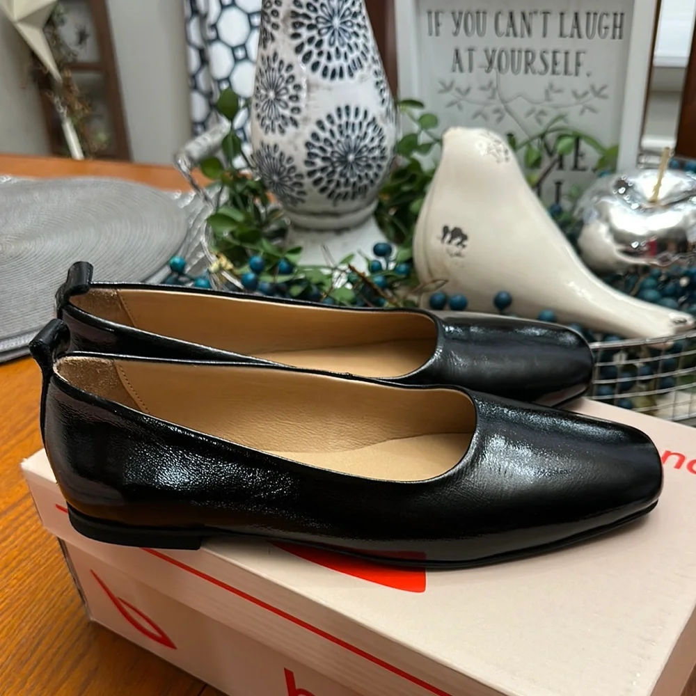 Sz 38 (7.5)⭐️NWT Bueno Elizabeth Black Patent Leather Flats. - Picture 2 of 13